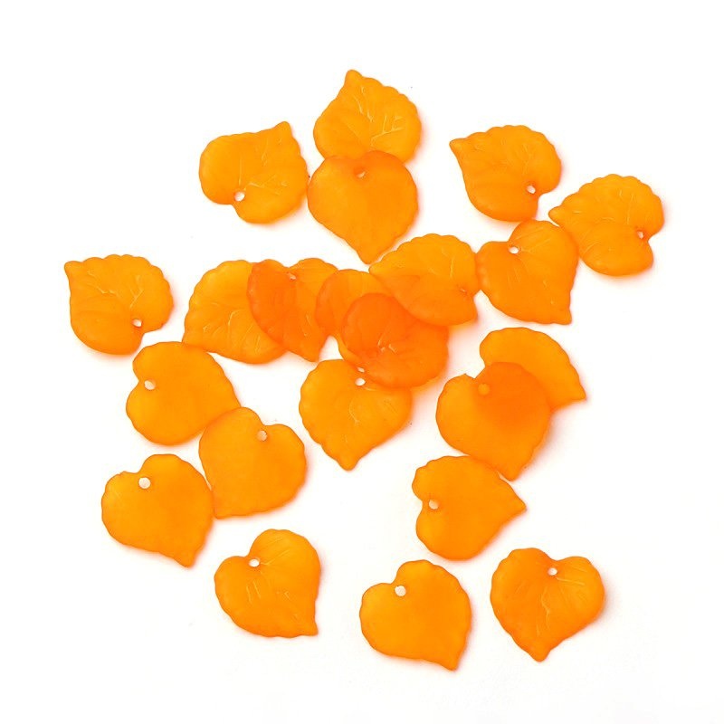 Plastová korálka, list oranžový, 15g (cca 50 ks)