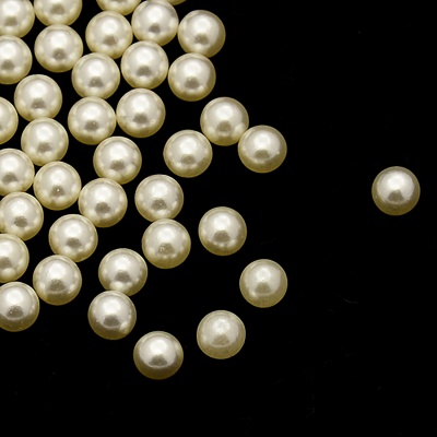Plastové perličky, 2 mm, slonovinové, 3 g