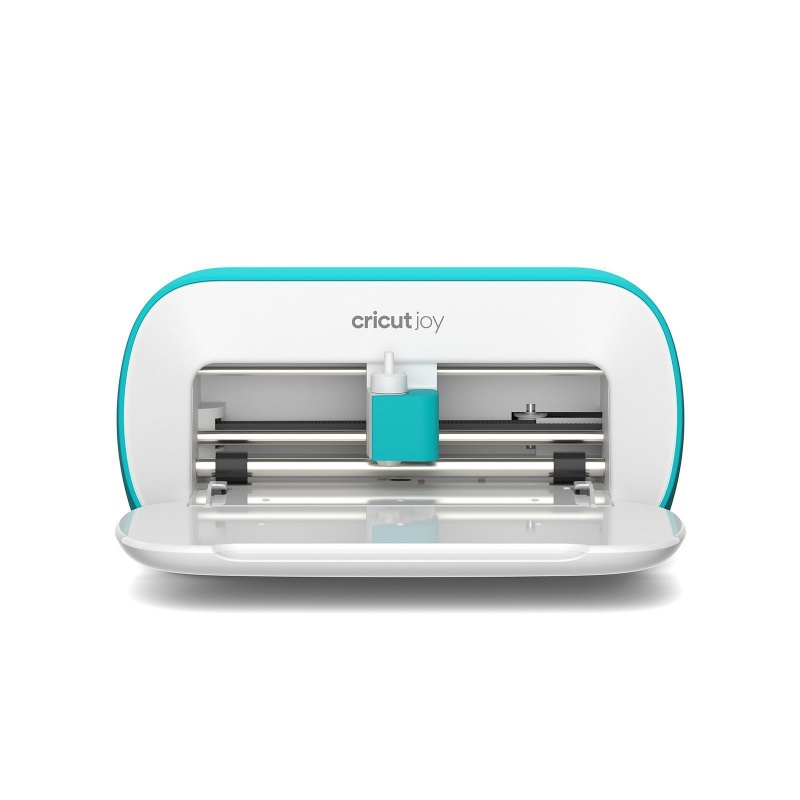 Cricut Joy je inteligentný stroj na písanie a rezanie. Pomôže vám s tvorbou pohľadníc, nálepiek, aj visačiek. Hodí sa najmä kreatívcom zameranýmna 