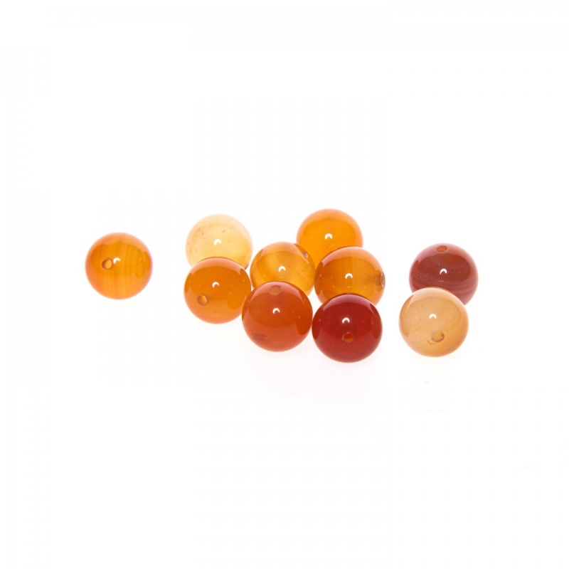 Karneol je prírodný drahý kameň, má bledo-oranžovú až oranžovo-červenú farbu. Karneol je kameň navodzujúci pozitívnu náladu a energiu, prináša šťastie. Pomáha n
