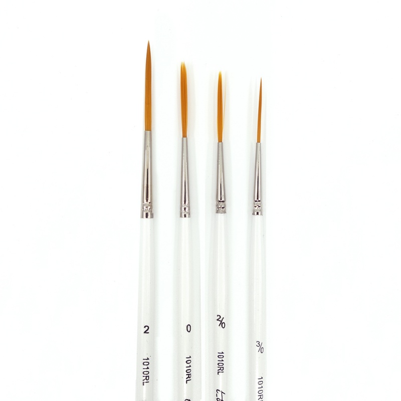 Štetec t-brush s krátkou bielou lakovanou rúčkou a syntetickým vlasom vhodný najmä na akryl, akvarel a všetky ho