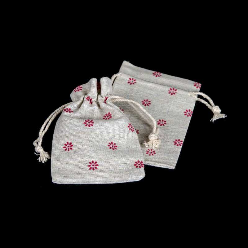 Textilné bavlnené vrecko so šnúrkou a s potlačou určené ako darčekové balenie. Vrecúško má béžovú farbu a rôznofarebnú potlač.

Materiál: 100