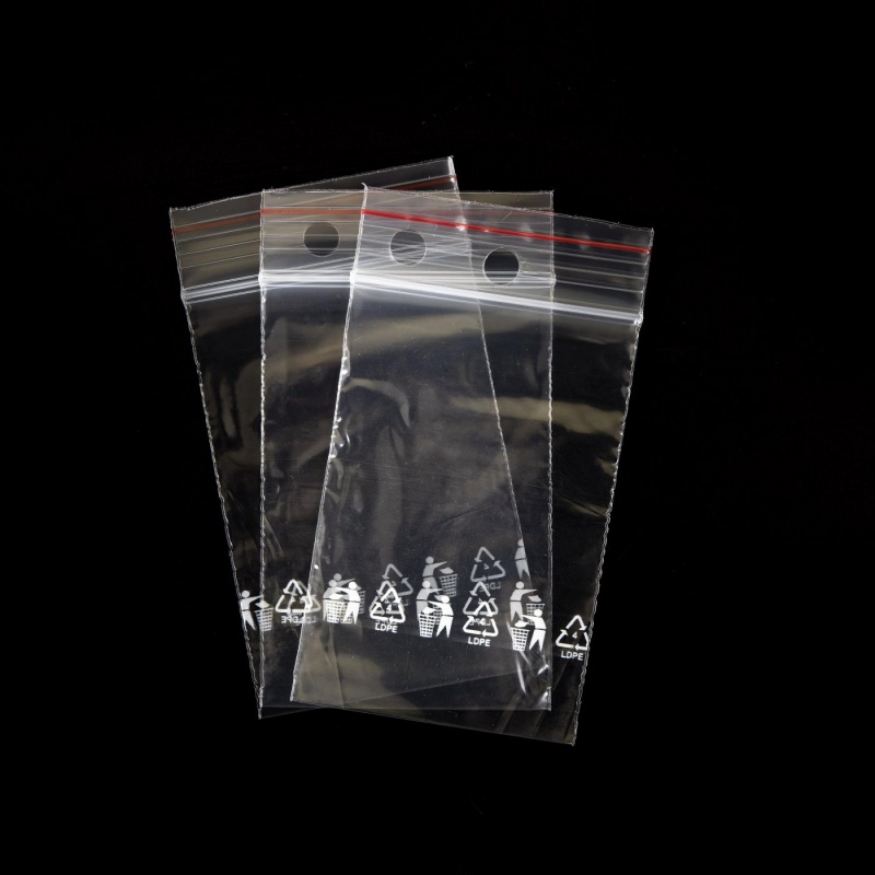 Zatváracie sáčky 40 x 60 mm 100 ksRýchlozatváracie sáčky, alebo zip-bag, sú plastové sáčky vyrobené z polyetylénu s znovu uzatváreteľným zatvár