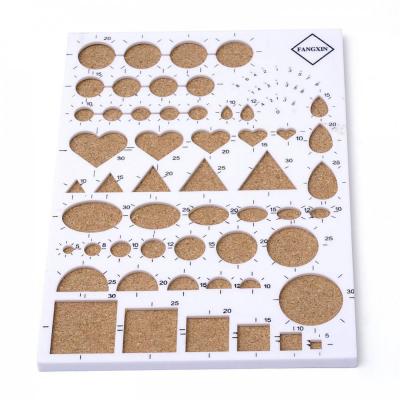 Plastová šablóna na quilling s korkom